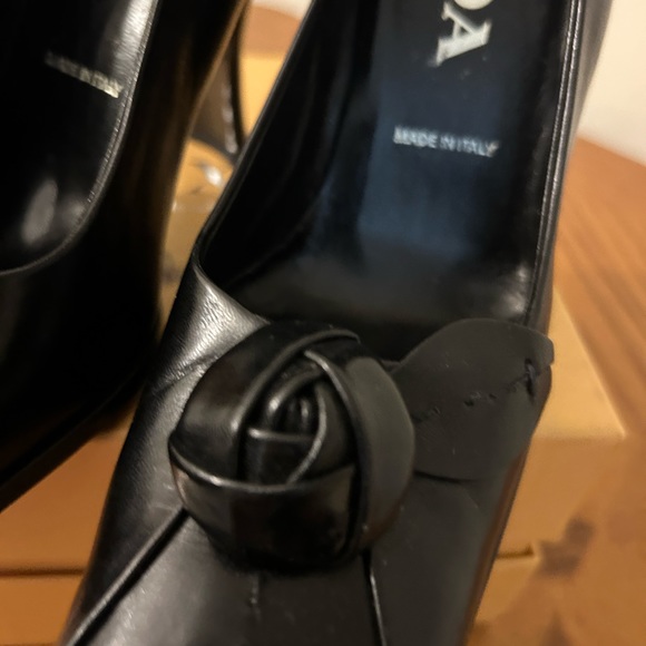 PRADA BLACK PUMPS AUTHENTIC STUNNING VINTAGE RARE ROSETTE DETAILS - Picture 15 of 15